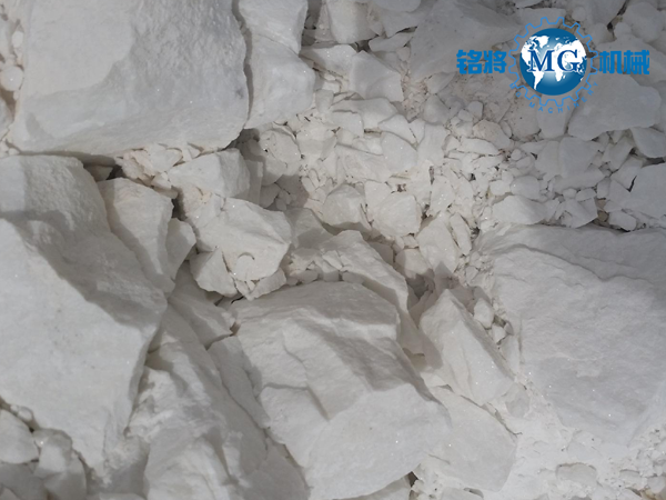 膩子粉需要加膠水嗎？膩子粉是加膠好還是加水好？