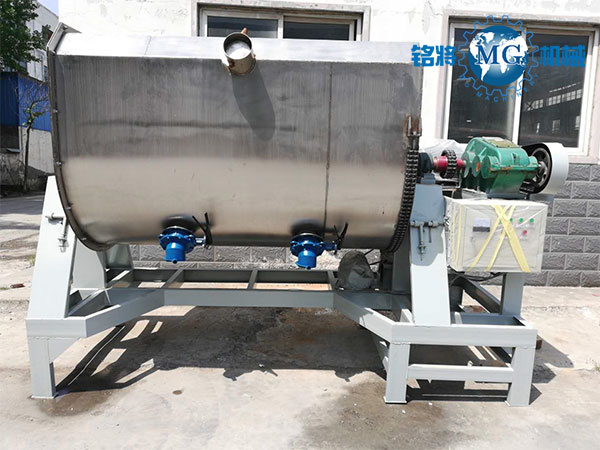 工人和真石漆攪拌機需要休息和補充，以更好地提高效率